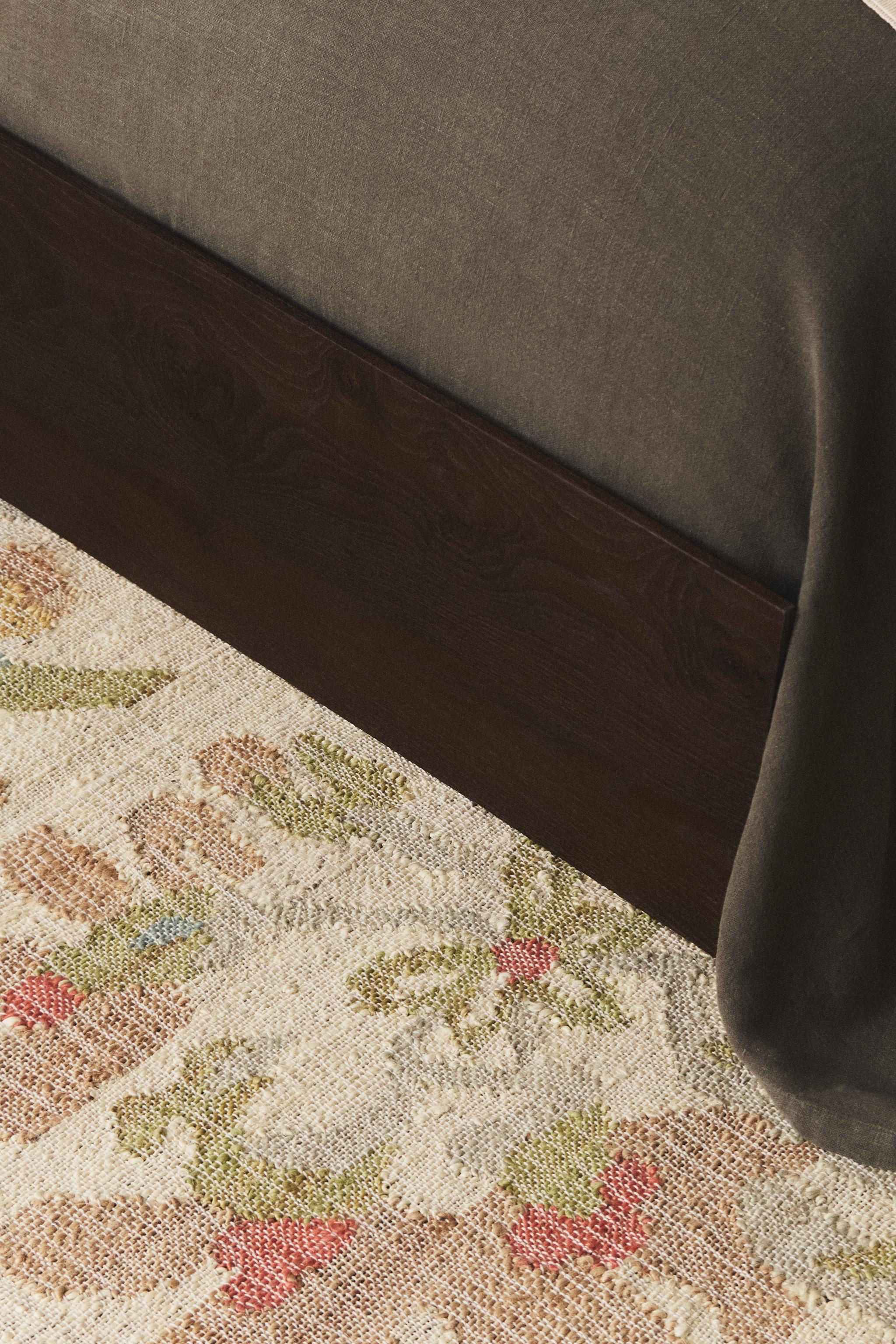 FLORAL JUTE AREA RUG